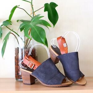 Sophia Milano Navy Leather Slingback Peep Toe Sandals Size 7 - 19100